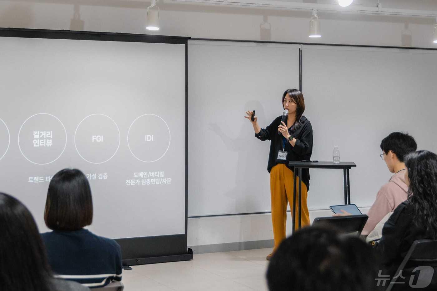 본문 이미지 - 더에스엠씨그룹 계열사 애드테크 스타트업 팀민트가 '제3회 굳이 세미나'를 진행했다.(더에스엠씨그룹 제공)