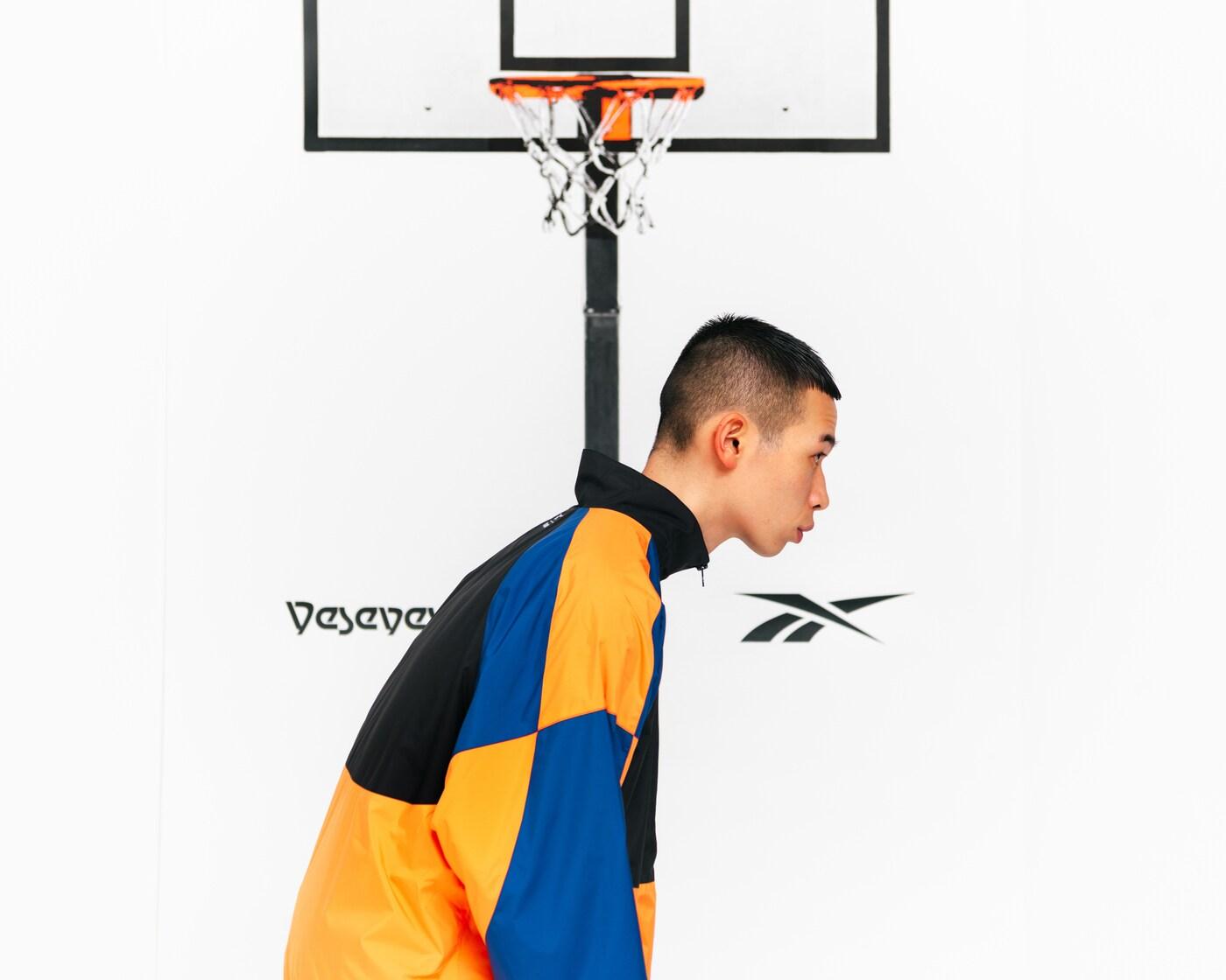 본문 이미지 - 리복은 국내 스트릿 캐주얼 브랜드 예스아이씨(YESEYESEE)와의 두 번째 협업 컬렉션을 출시했다.(리복제공)