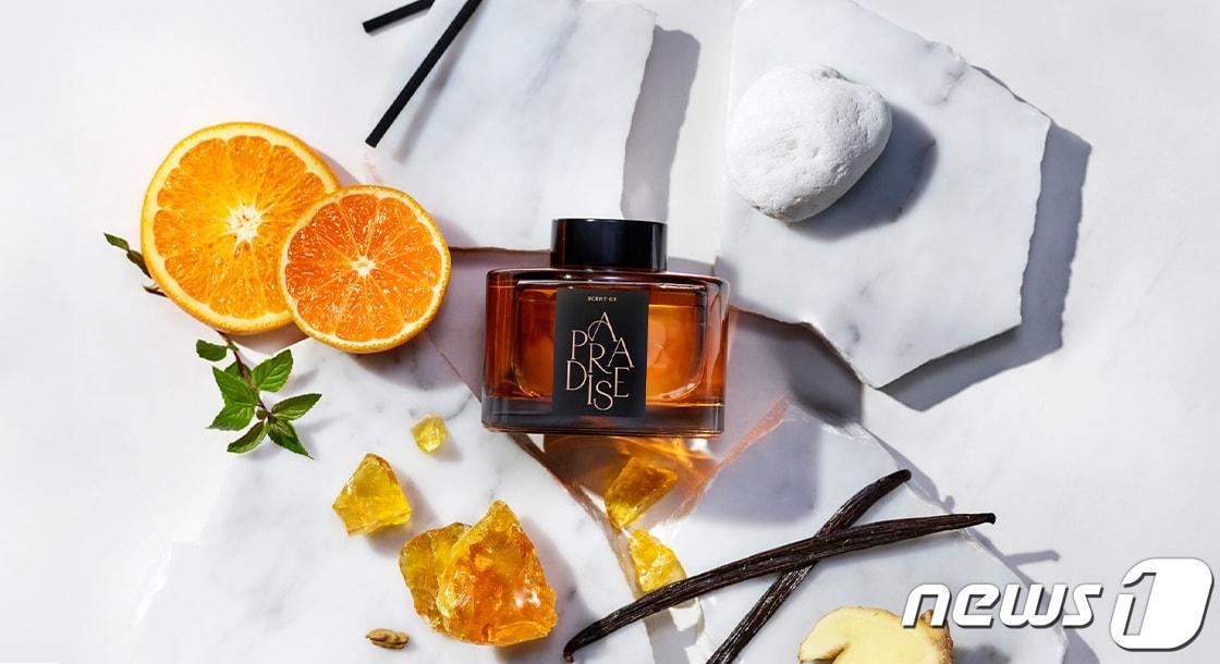 본문 이미지 - 파라다이스 호텔앤리조트의 굿즈 '센트 오브 파라다이스' 디퓨저.(파라다이스 호텔앤리조트 제공)