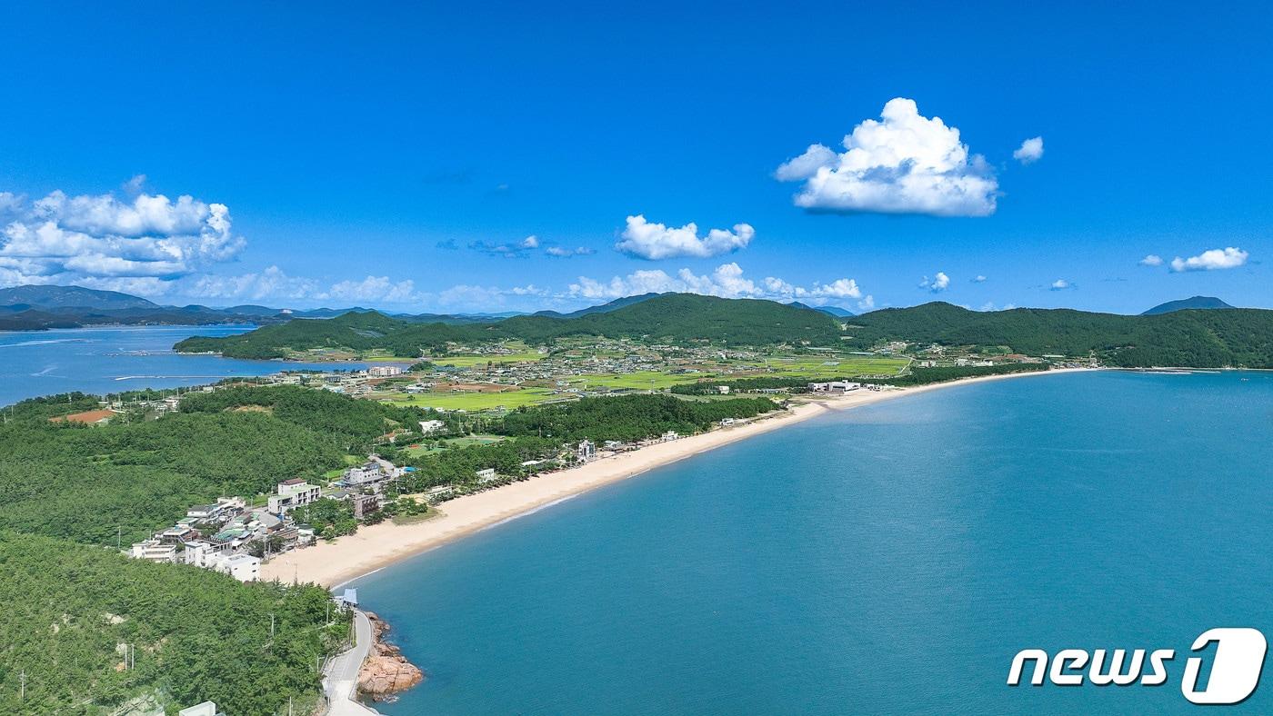 완도 신지 명사십리 해수욕장 (완도군 제공)/뉴스1 