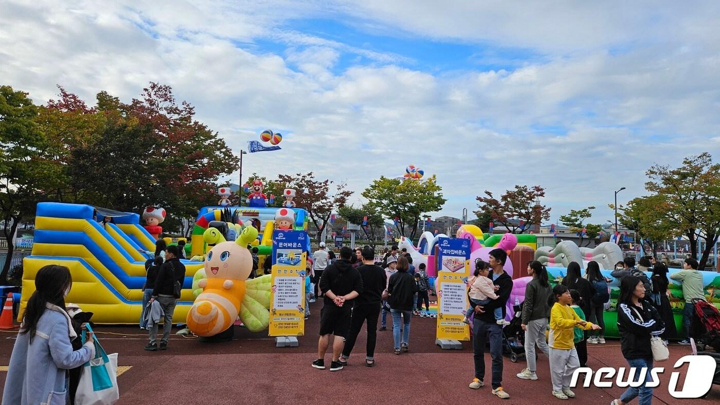 본문 이미지 - 5월10일부터 16일까지 진행되는 제94회 남원 춘향제 행사장에 '패밀리 존'이 운영된다.(남원시 제공)/뉴스1 