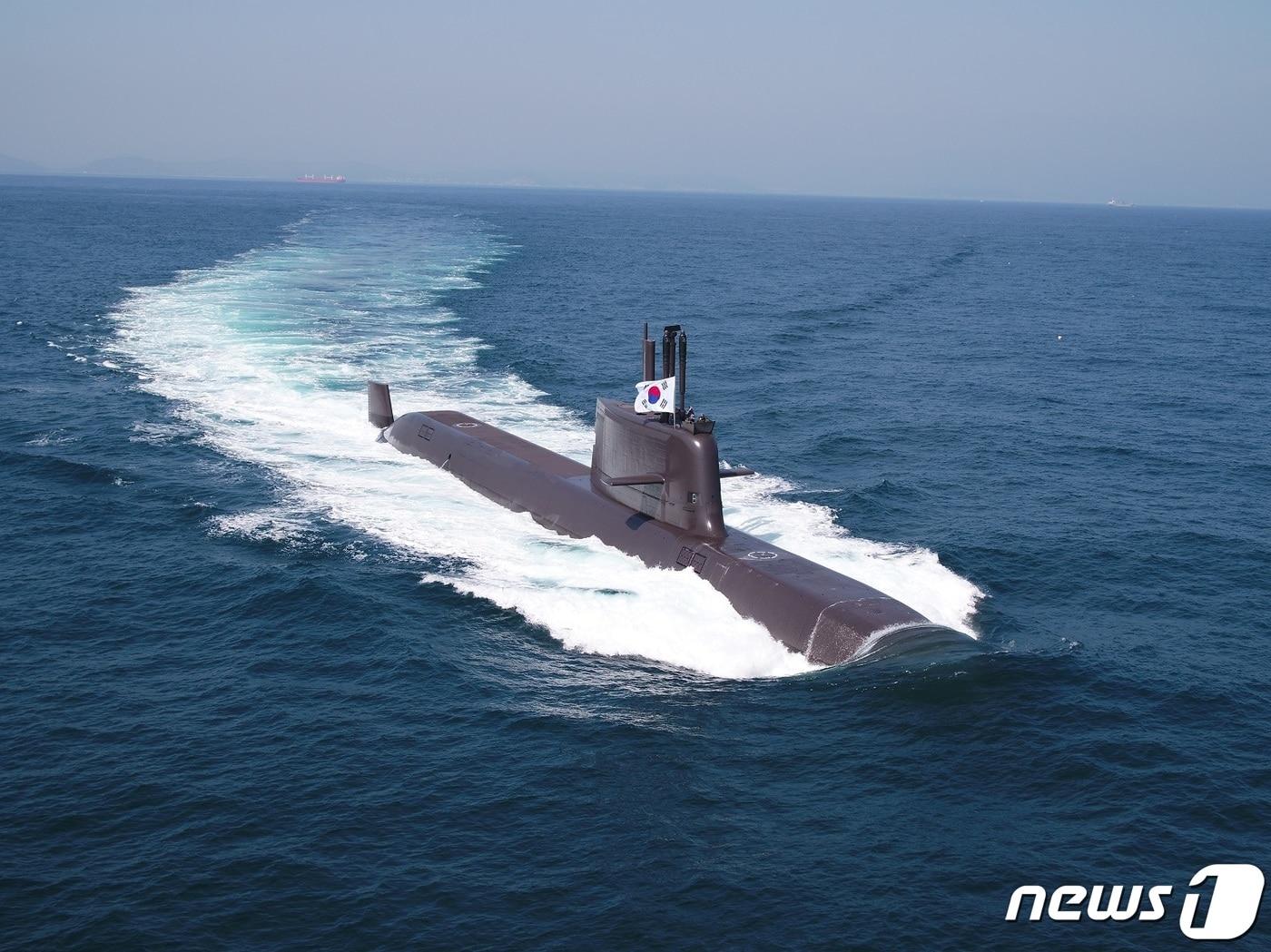 본문 이미지 - 우리나라 기술로 독자 설계·건조한 세 번째 3000톤급 최신예 잠수함인 '신채호함'이 4일 해군에 인도됐다.(방위사업청 제공) 2024.4.4/뉴스1