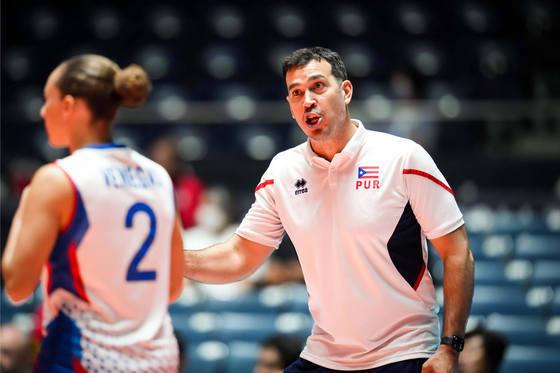 본문 이미지 - 페르난도 모랄레스 여자배구 대표팀 신임 감독. (국제배구연맹 제공)