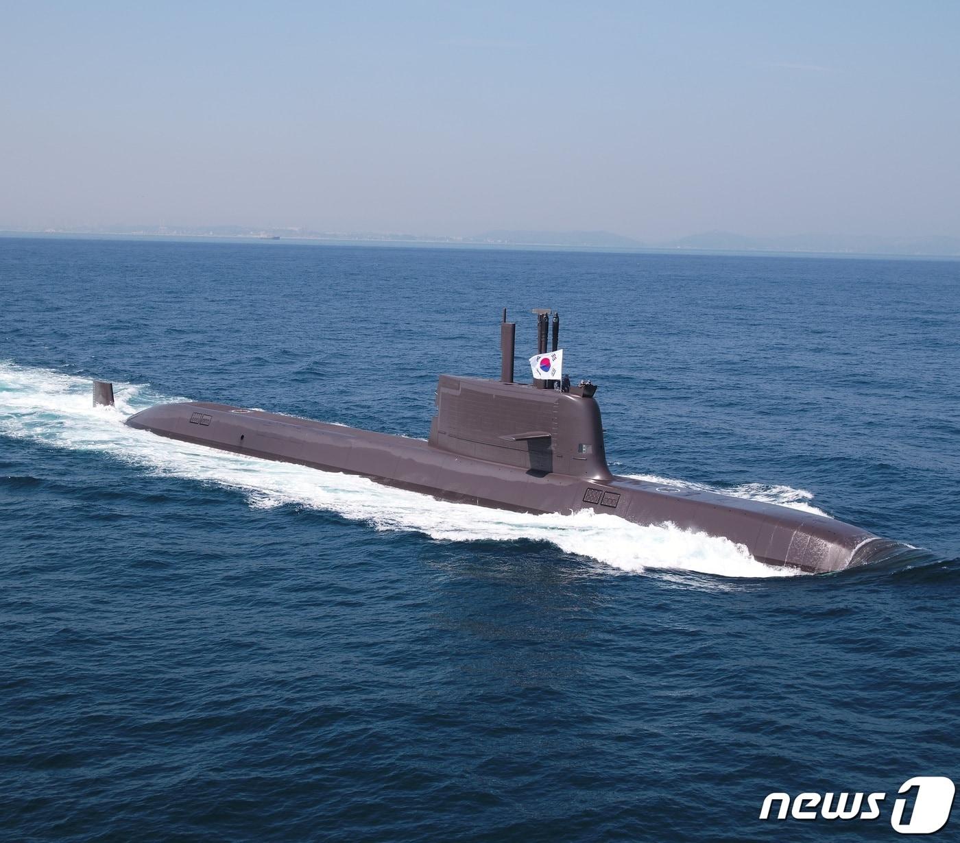 본문 이미지 - HD현대중공업이 4일해 방위사업청으로부터 수주한 대한민국 해군에 인도한 3천톤급 잠수함 신채호함의 인도식을 가졌다. 사진은 시운전하는 신채호함의 모습. (HD현대중공업 제공)2024.4.3/뉴스1 ⓒ News1 김지혜 기자