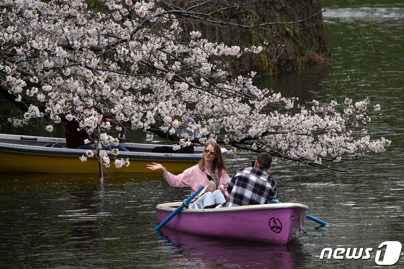 일본의 외국인 관광객들. <자료 사진> 2024.04.04. ⓒ AFP=뉴스1 ⓒ News1 정윤영 기자
