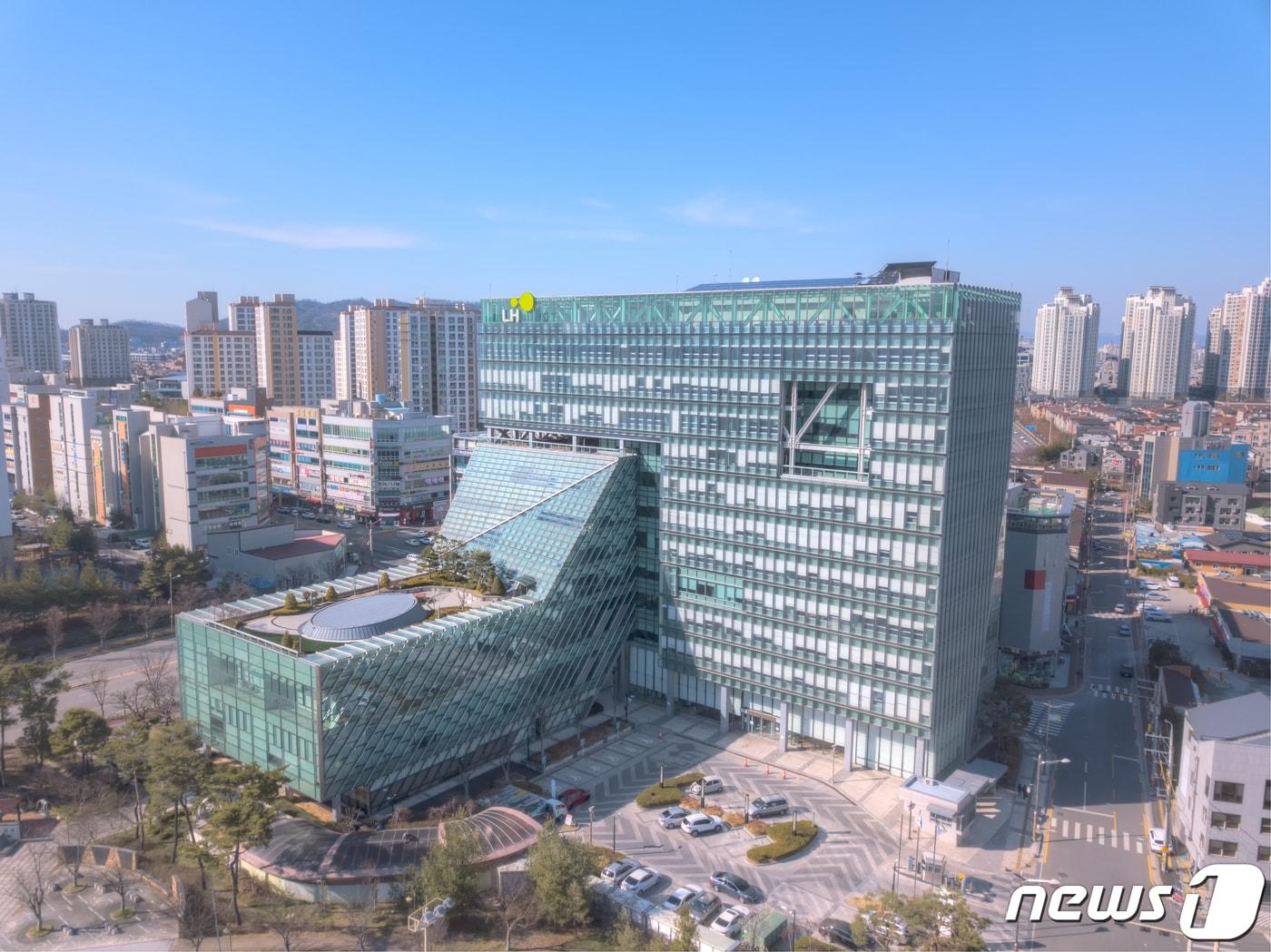 본문 이미지 - LH 전북지역본부는 올해 5330억원의 사업비를 투입해 지역경제 활성화에 나선다고 5일 밝혔다.(LH 전북지역본부 제공)2024.4.5/뉴스1