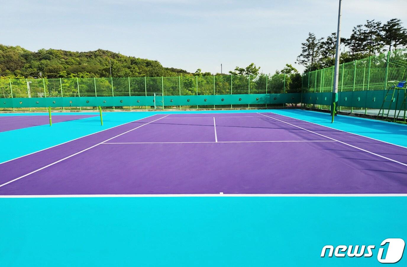 본문 이미지 - 노루페인트 '노루웨이 스포츠코트' 적용 경상북도 교육청 테니스장 (변경)(노루페인트 제공) 2024.4.5/뉴스1 ⓒ News1 김민석 기자