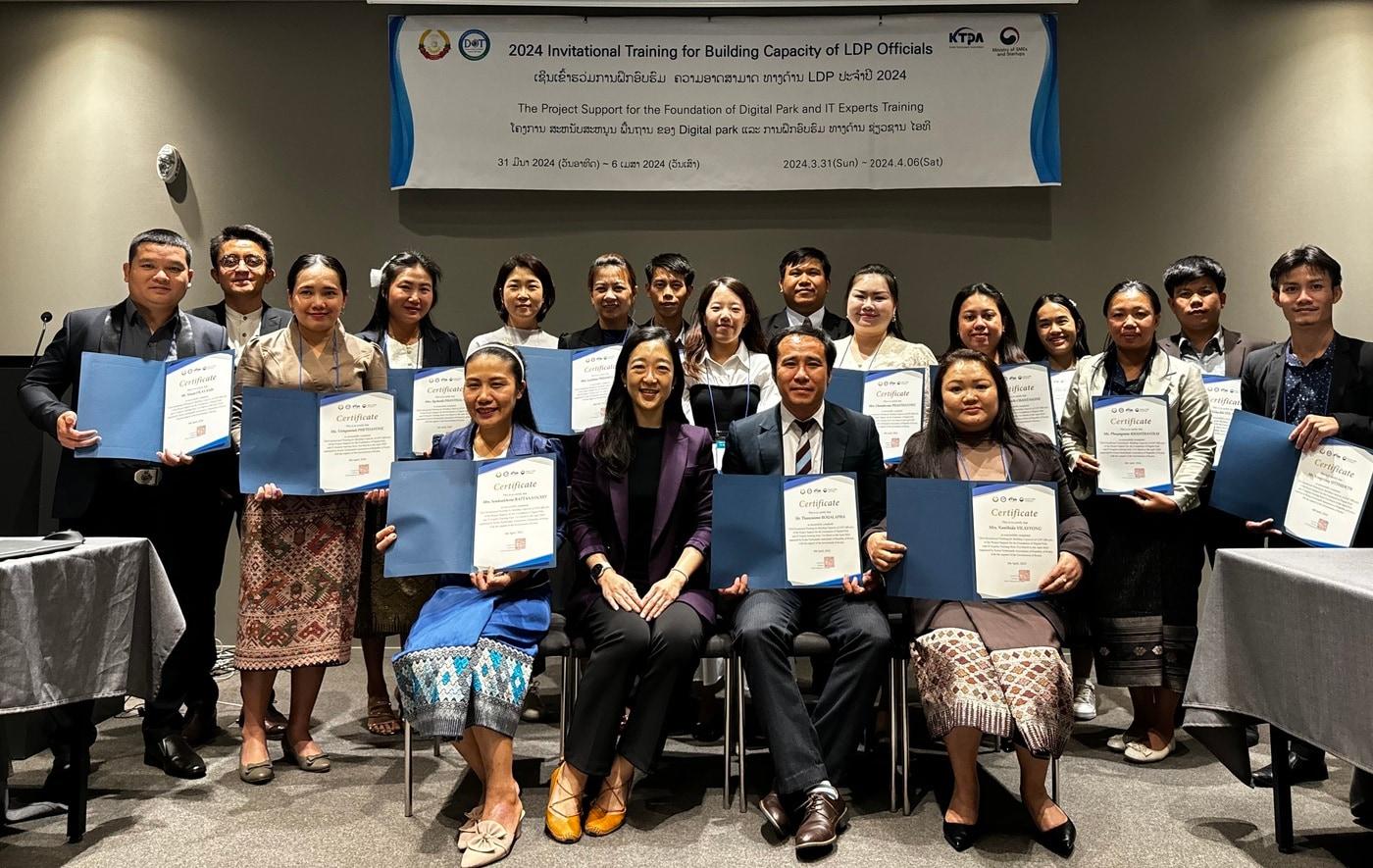 본문 이미지 - 라오스 기술통신부 공무원을 대상으로 초청 연수단. 사진=한국테크노파크진흥회 제공