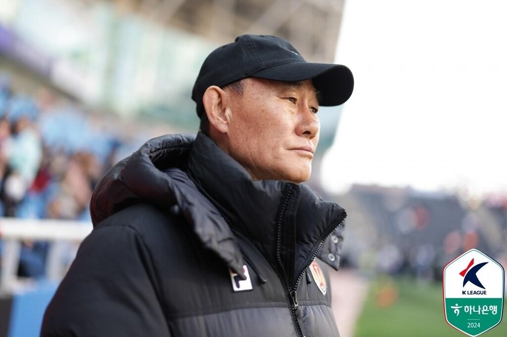 본문 이미지 - 제주 유나이티드의 김학범 감독(한국프로축구연맹 제공)