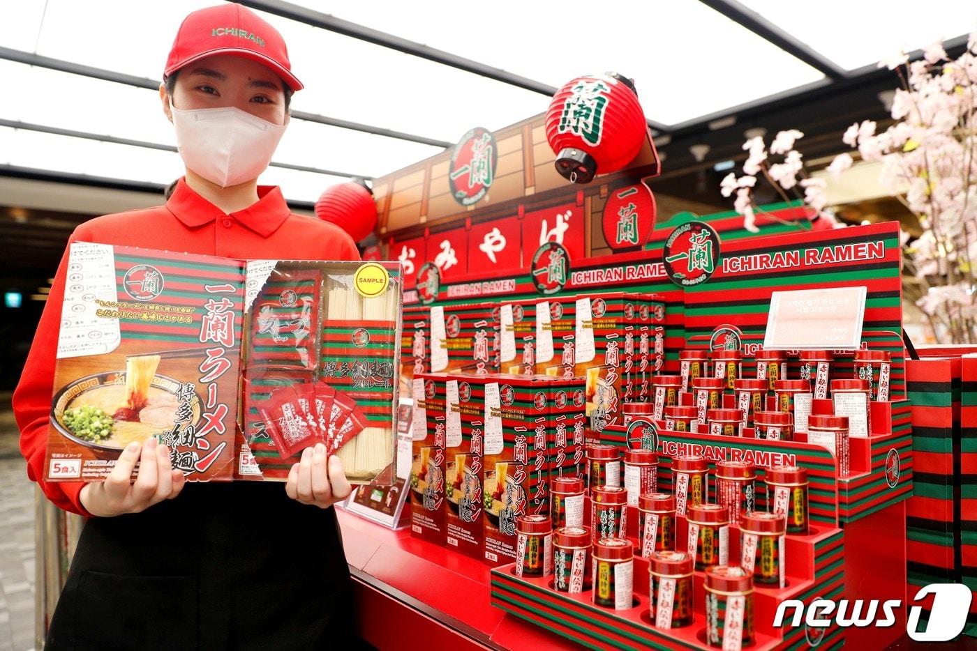 광주신세계가 오는 14일까지 팝업스토어에서 이치란 라멘 밀키트를 판매한다.(광주신세계 제공)2024.4.7./뉴스1