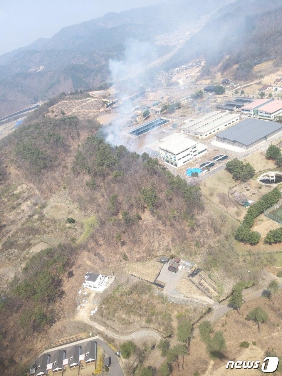 본문 이미지 - 강원 횡성군 횡성읍 산불 현장.(강원도소방본부 제공) 2024.4.7/뉴스1