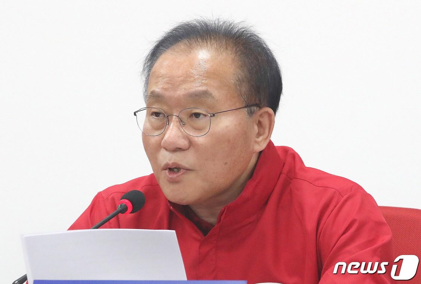 본문 이미지 - 윤재옥 국민의힘 원내대표가 8일 오전 서울 여의도 중앙당사에서 열린 중앙선거대책위원회의에서 발언을 하고 있다. 2024.4.8/뉴스1 ⓒ News1 임세영 기자