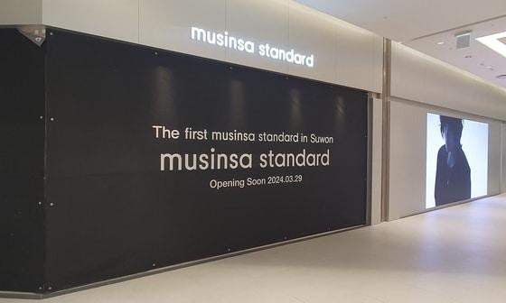 본문 이미지 - 롯데몰 수원점 무신사 스탠다드 매장 오픈 전 전경(롯데쇼핑 제공)