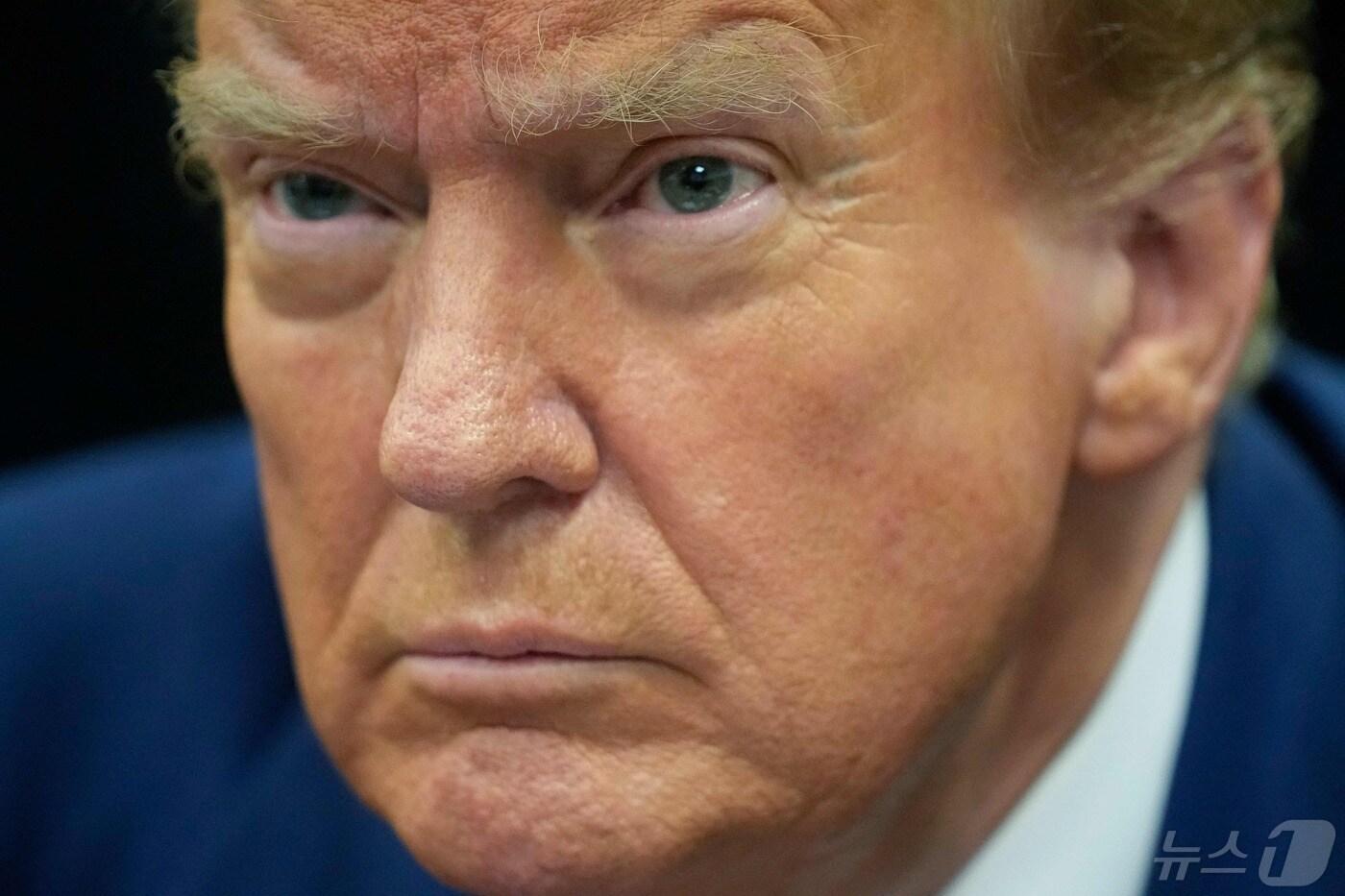 도널드 트럼프 전 미국 대통령이 30일 &#40;현지시간&#41; 뉴욕 맨해튼 형사법원에서 열린 &#39;성 추문 입막음&#39; 혐의에 대한 재판에 출석을 하고 있다. 2024.05.01 ⓒ AFP=뉴스1 ⓒ News1 우동명 기자