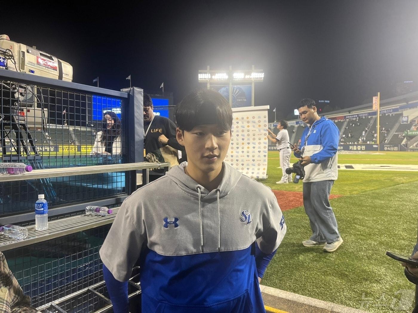 본문 이미지 - 삼성 라이온즈 이호성이 1일 두산전에 선발등판해 5⅔이닝 2실점을 기록하며 올 시즌 첫승을 달성했다. ⓒ 뉴스1