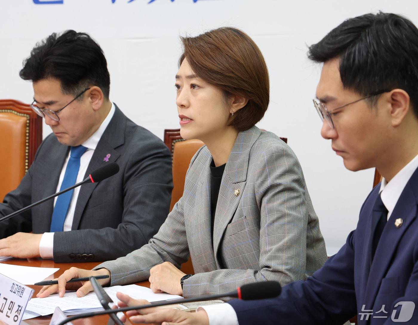 본문 이미지 - 고민정 더불어민주당 최고위원이 10일 서울 여의도 국회에서 열린 최고위원회의에서 발언을 하고 있다. 2024.5.10/뉴스1 ⓒ News1 송원영 기자