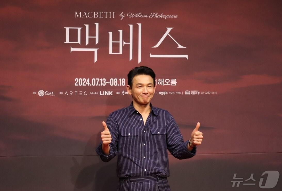 본문 이미지 - 10일 국립극장 하늘극장에서 열린 제작발표회에서 배우 황정민이 포즈를 취하고 있다. ⓒ 뉴스1 김정한 기자