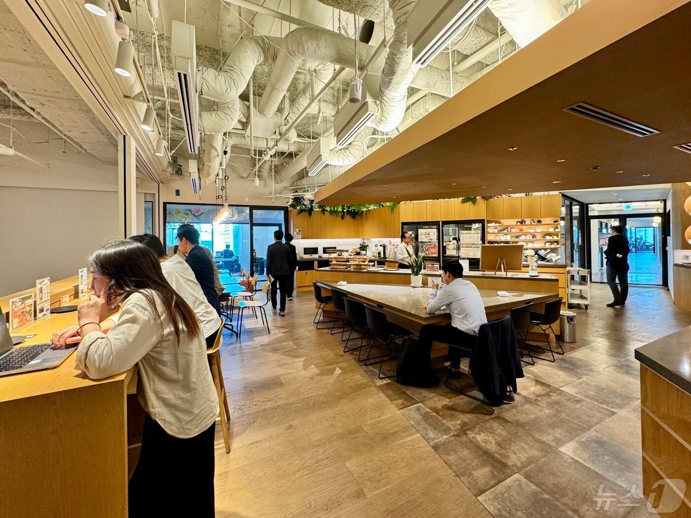 본문 이미지 - 중소벤처기업부가 도쿄 미나토구에 위치한 CIC 도쿄 오픈스페이스 내 일부 공간에 &#39;K-스타트업센터 도쿄&#39;를 오픈했다. ⓒ News1 이민주 기자