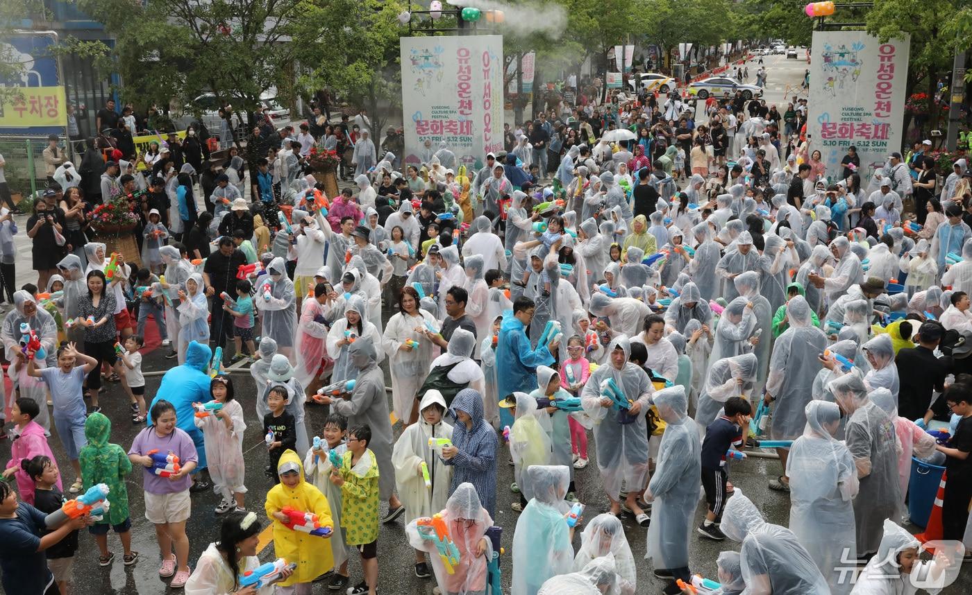 대전 유성구 온천로 일원에서 열린 유성온천문화축제 모습. 2024.5.11/뉴스1 ⓒ News1 김기태 기자