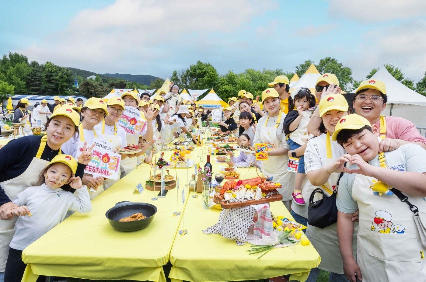      제27회 오뚜기 스위트홈 가족요리 페스티벌 참가가족.(오뚜기 제공).