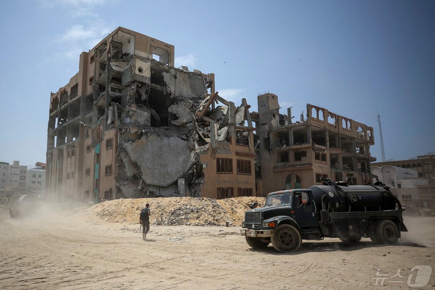 28일&#40;현지시간&#41; 팔레스타인 가자지구 소재 가자이슬람대학교&#40;IUG&#41; 건물이 이스라엘과 하마스 간 전쟁으로 폐허가 된 모습. 2024.04.28. ⓒ 로이터=뉴스1 ⓒ News1 박재하 기자