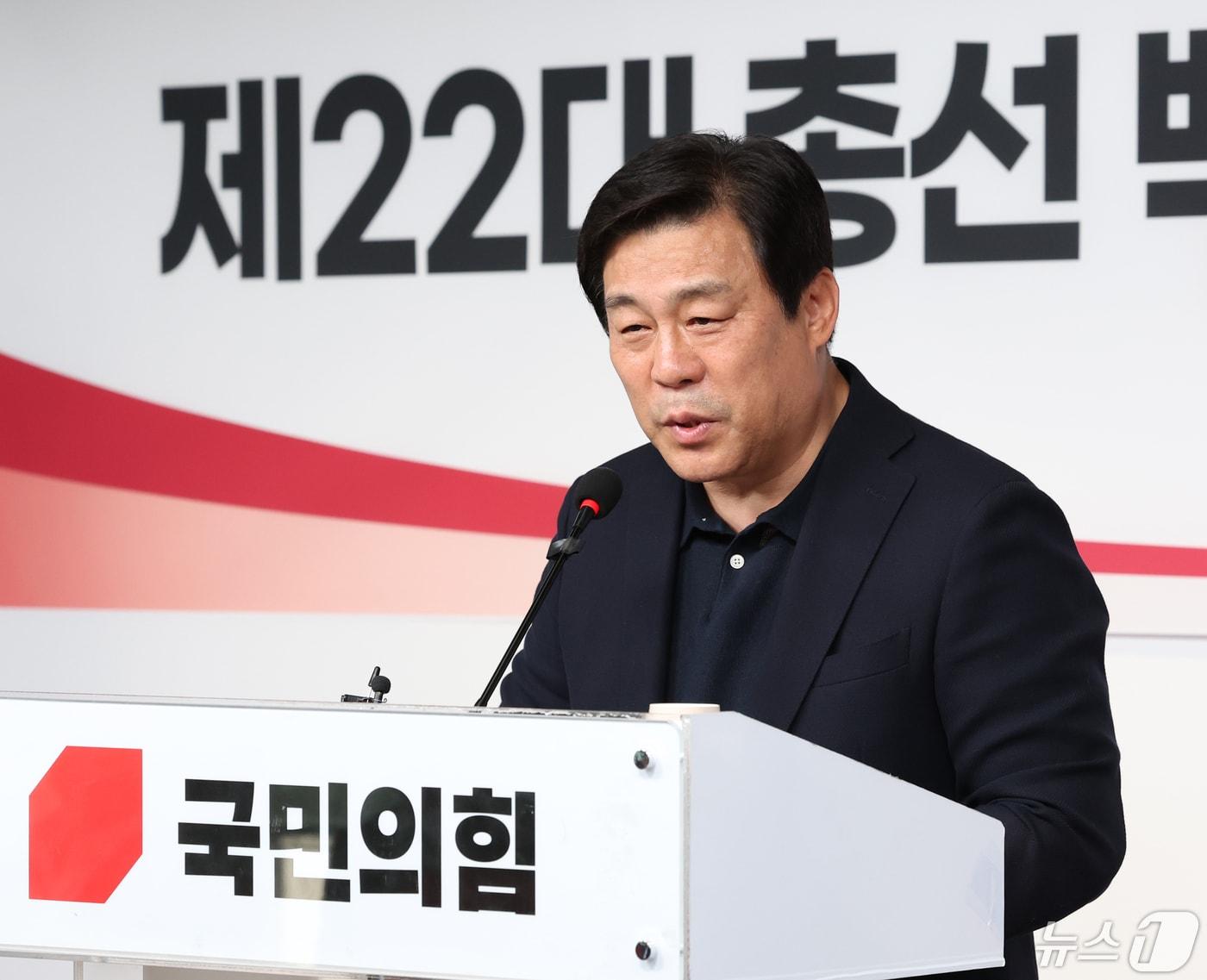 본문 이미지 - 김선동 국민의힘 서울시당위원장이 14일 서울 여의도 당사에서 제3차 총선 백서 특별위원회 전체회의에서 발언을 하고 있다. 2024.5.14/뉴스1 ⓒ News1 송원영 기자