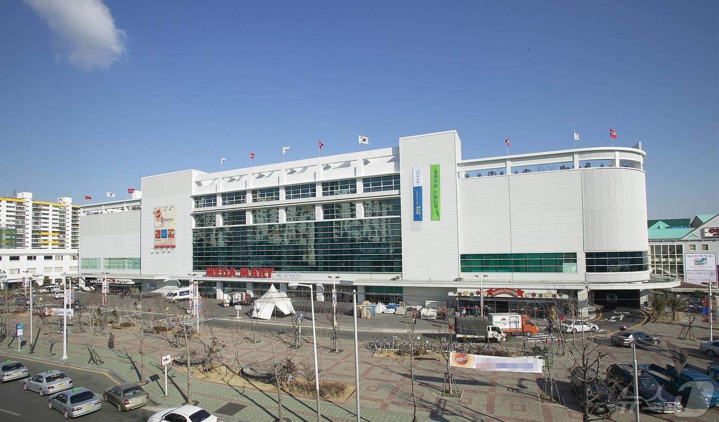 메가마트 남천점 전경.(메가마트 제공)