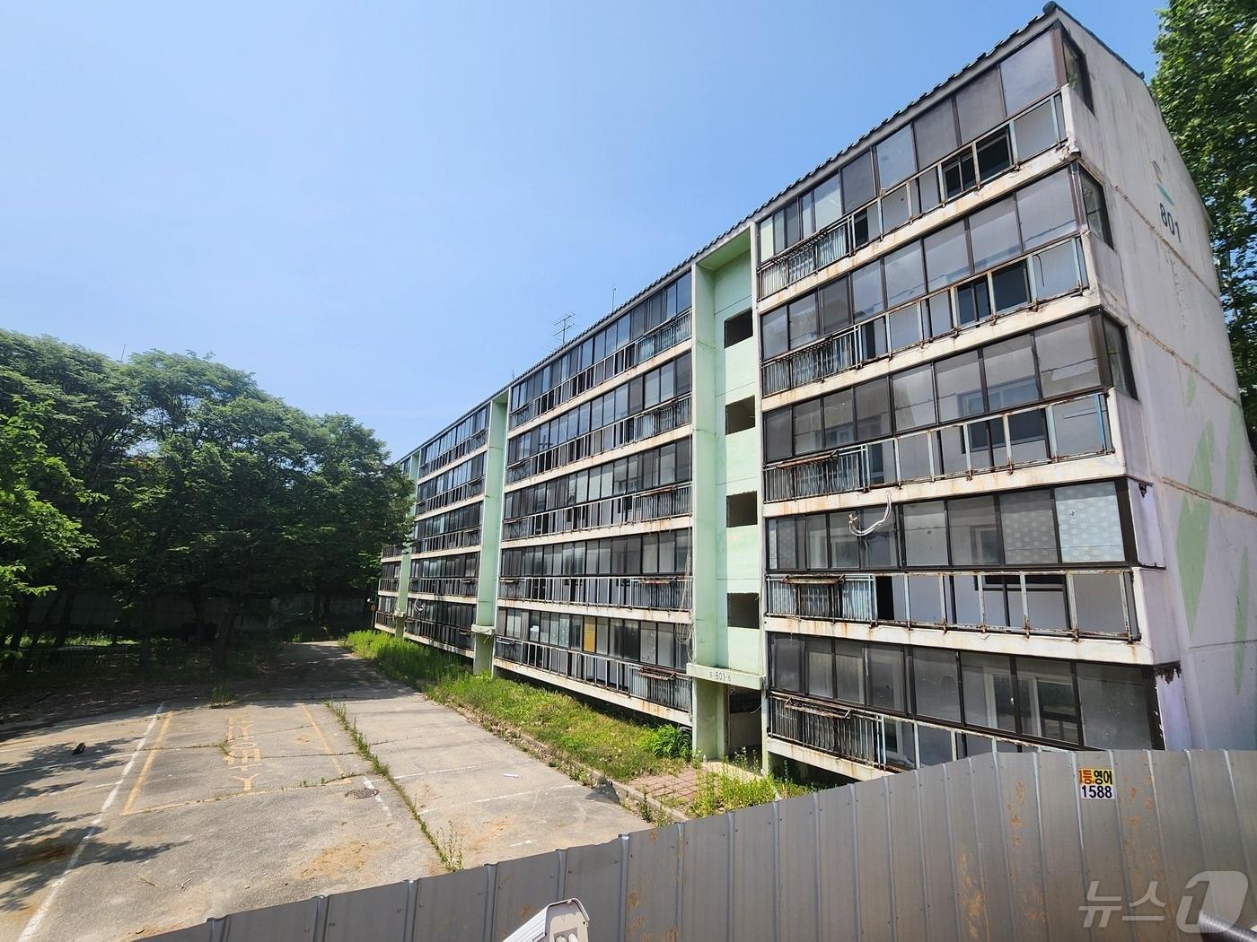 본문 이미지 - 2022년 이주를 완료한 강동구 고덕 공무원 임대아파트.