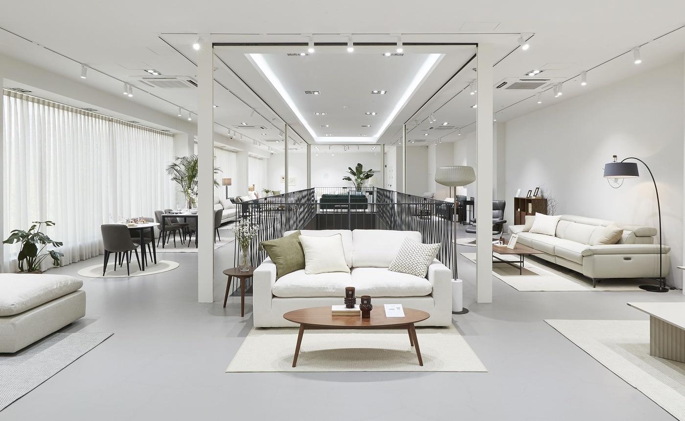 서울 서초구에 위치한 '까사미아 서래마을점' 모습. /신세계까사 제공