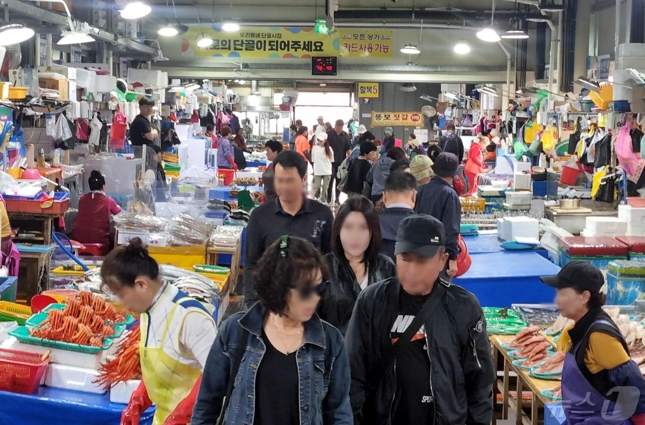 본문 이미지 - 강릉 주문진항 어시장 자료사진.&#40;뉴스1 DB&#41;ⓒ News1 윤왕근 기자