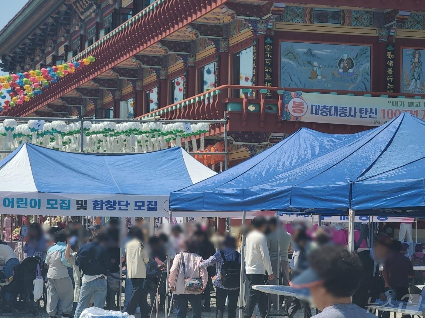 본문 이미지 - 부처님오신날인 15일 오전 대전 광수사에 수많은 인파가 몰렸다. ⓒ 뉴스1