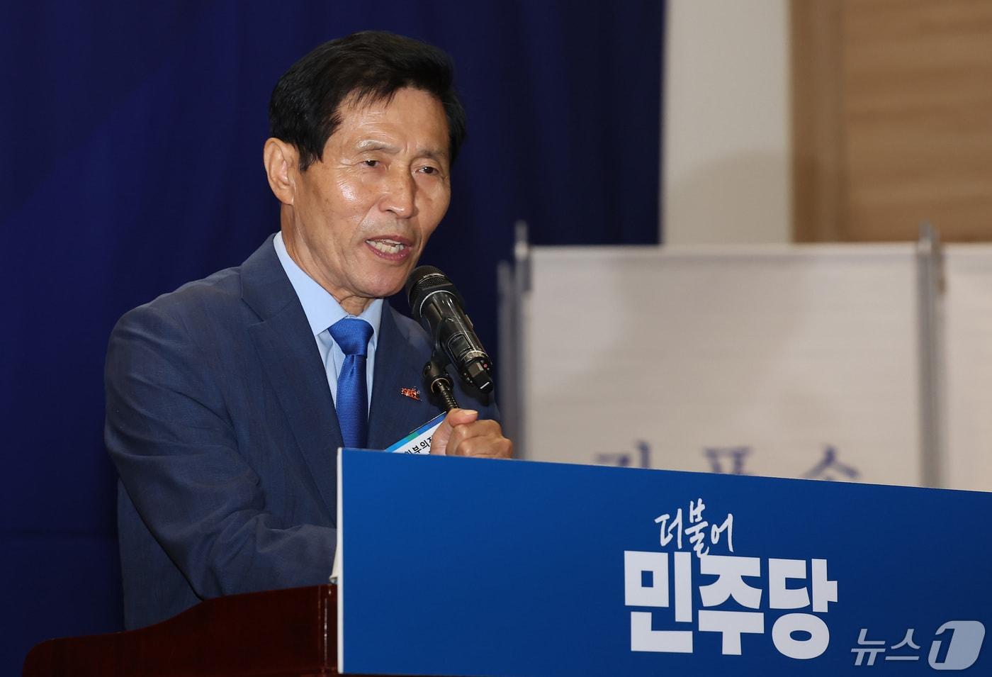 본문 이미지 - 더불어민주당 국회부의장 후보로 당선된 이학영 의원이 16일 서울 여의도 국회 의원회관에서 열린 제22대 국회 전반기 국회의장단 후보 선출을 위한 더불어민주당 당선자총회에서 당선 소감을 밝히고 있다. 2024.5.16/뉴스1 ⓒ News1 김민지 기자