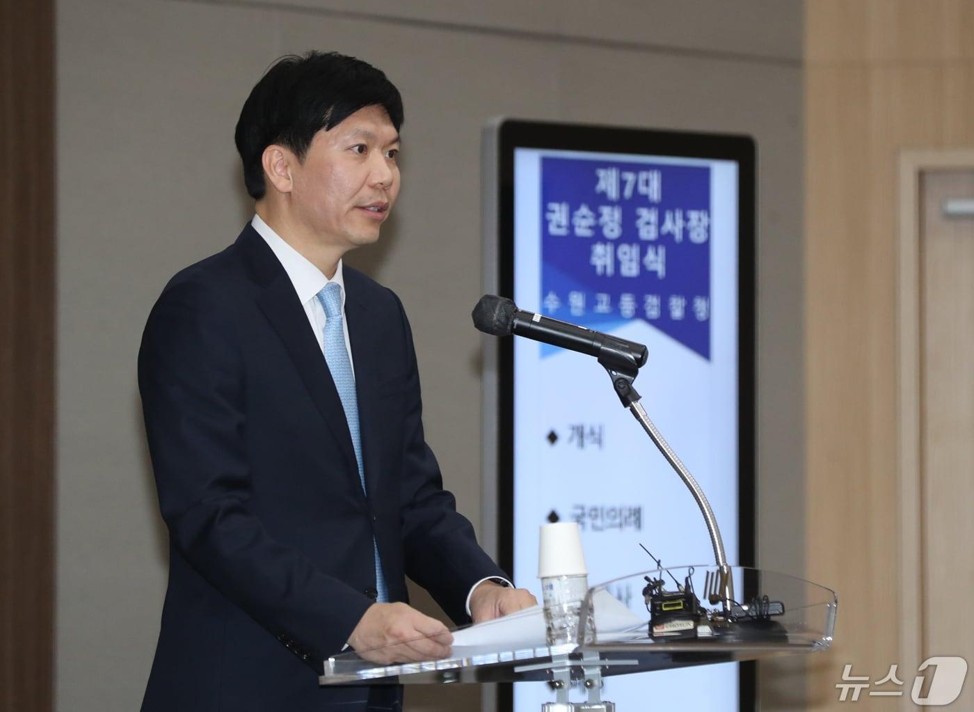 본문 이미지 - 권순정 신임 수원고등검찰청 검사장이 16일 오후 경기 수원시 영통구 수원검찰청사에서 열린 취임식에서 취임사를 하고 있다. 2024.5.16/뉴스1 ⓒ News1 김영운 기자