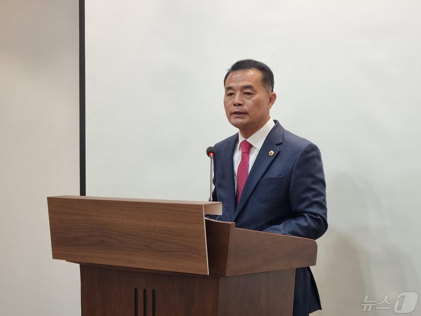 본문 이미지 - 박지헌 충북도의원이 16일 도청 브리핑룸에서 후반기 도의장 도전을 공식화하고 있다.