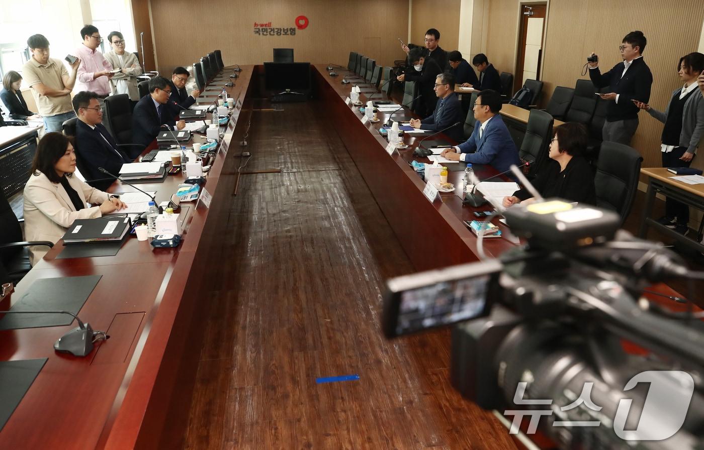 지난해 5월 16일 진행된  2025년도 1차 요양급여비용&#40;수가&#41; 협상. /뉴스1 ⓒ News1 이광호 기자