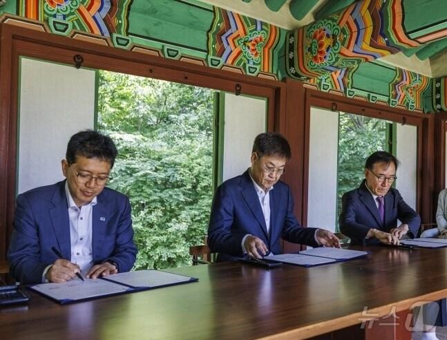 본문 이미지 -  종로구청, 문화재청 궁능유적본부·서울역사박물관과 업무 협약 체결 