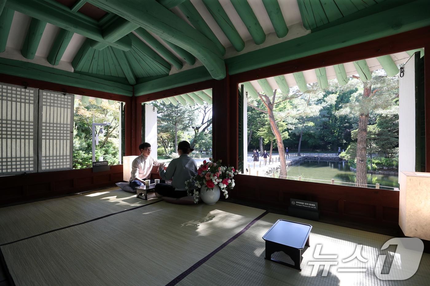 16일 오후 서울 종로구 종묘 망묘루가 특별개방되고 있다. 향대청 옆 망묘루 내부는 국가유산청 출범을 맞아 오는 17일부터 6월30일까지 특별 개방된다. 2024.5.16/뉴스1 ⓒ News1 이승배 기자