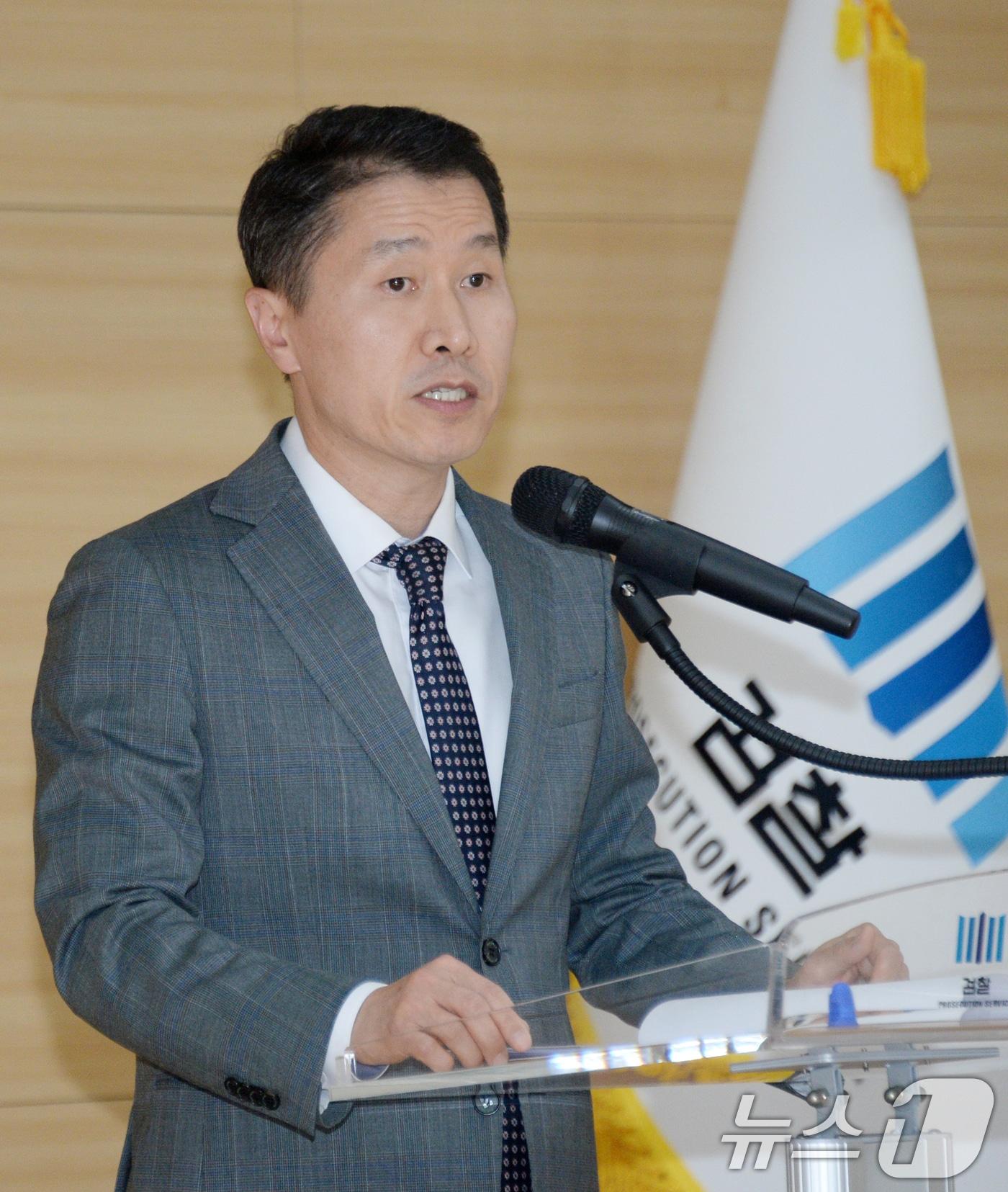 본문 이미지 - 박영진 전주지방검찰청 신임 검사장이 16일 전북자치도 전주시 전주지방검찰청에서 열린 취임식에서 취임사를 하고 있다. 2024.5.16/뉴스1 ⓒ News1 유경석 기자