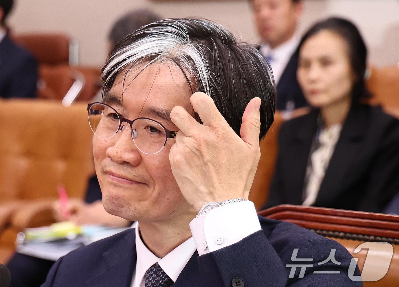 본문 이미지 - 오동운 고위공직자범죄수사처장 후보가 17일 오전 서울 여의도 국회에서 열린 법제사법위원회의 인사청문회에서 의원들의 질의를 듣고 있다. 2024.5.17/뉴스1 ⓒ News1 구윤성 기자