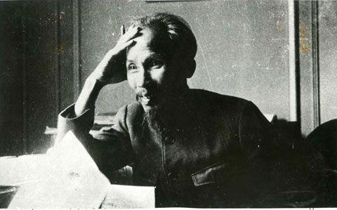 본문 이미지 - 호찌민. (출처: Unknown author, 흑백사진(1946), Wikimedia Commons, Public Domain)