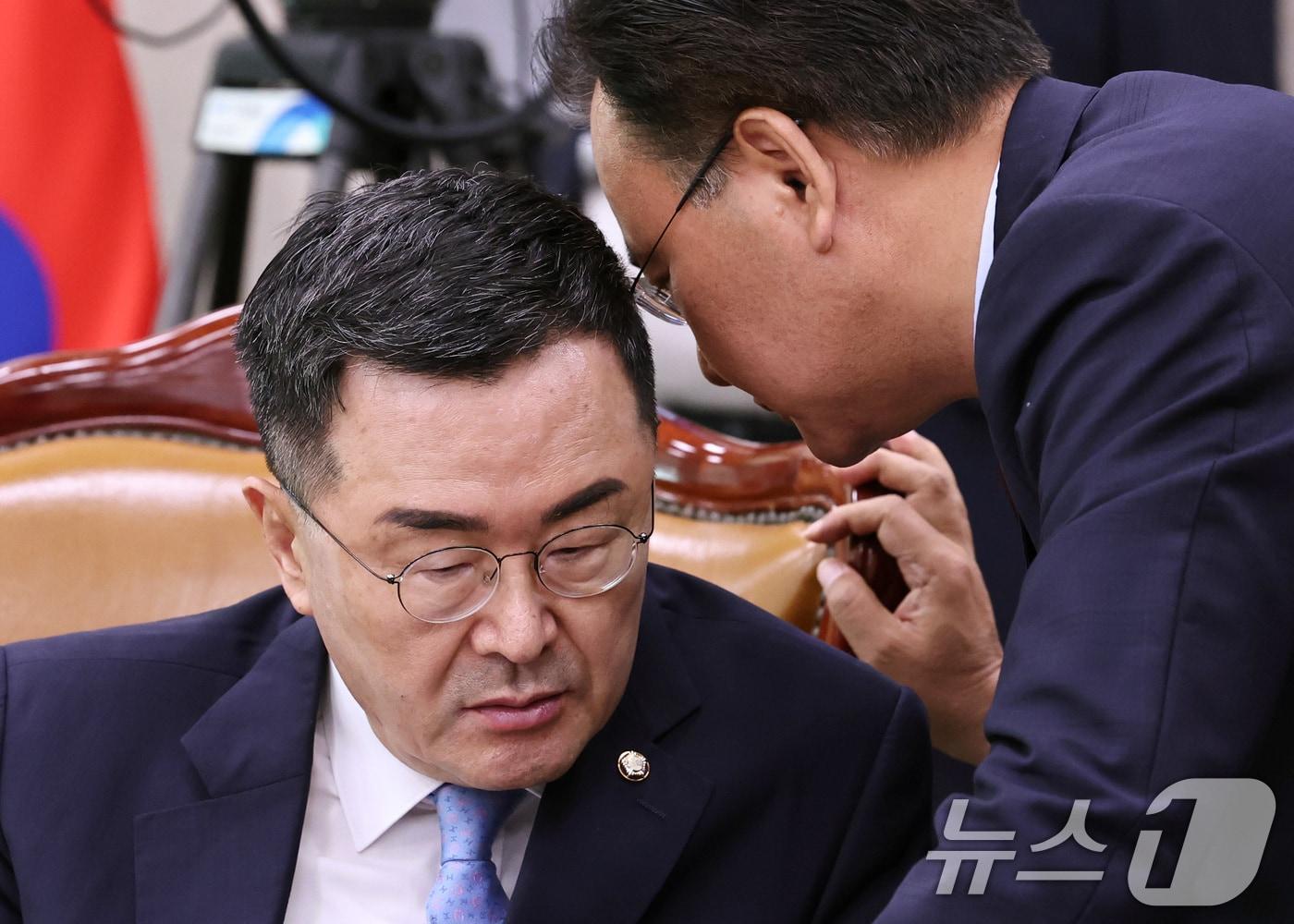 본문 이미지 - 국회 법제사법위원회 간사인 소병철 더불어민주당 의원과 국민의힘 유상범 의원. 뉴스1 ⓒ News1 구윤성 기자
