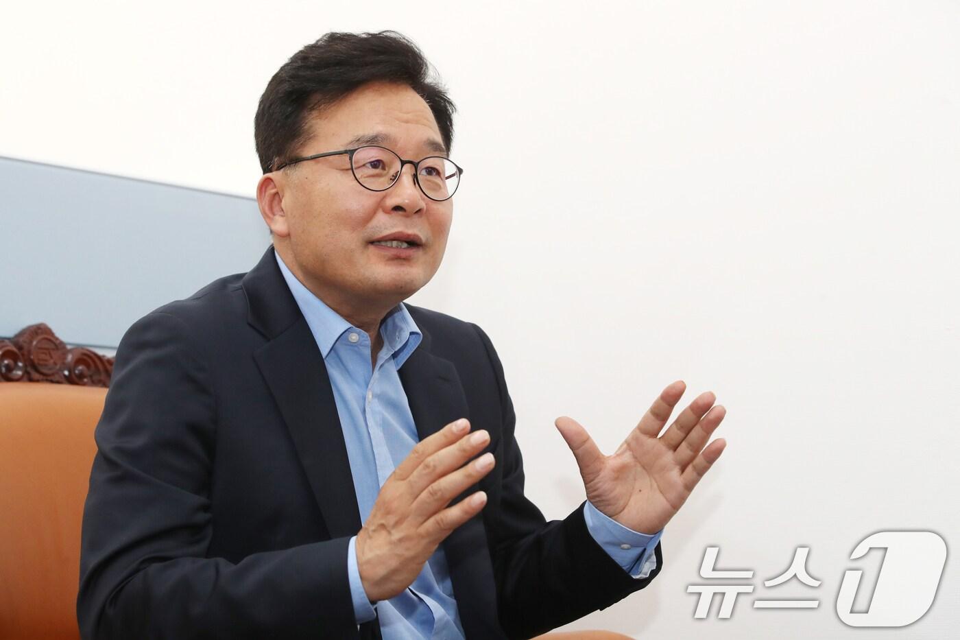 본문 이미지 - 더불어민주당 당대표 정무조정실장인 김우영 당선인이 17일 오후 서울 여의도 국회에서 뉴스1과 인터뷰를 하고 있다. 2024.5.17/뉴스1 ⓒ News1 이광호 기자