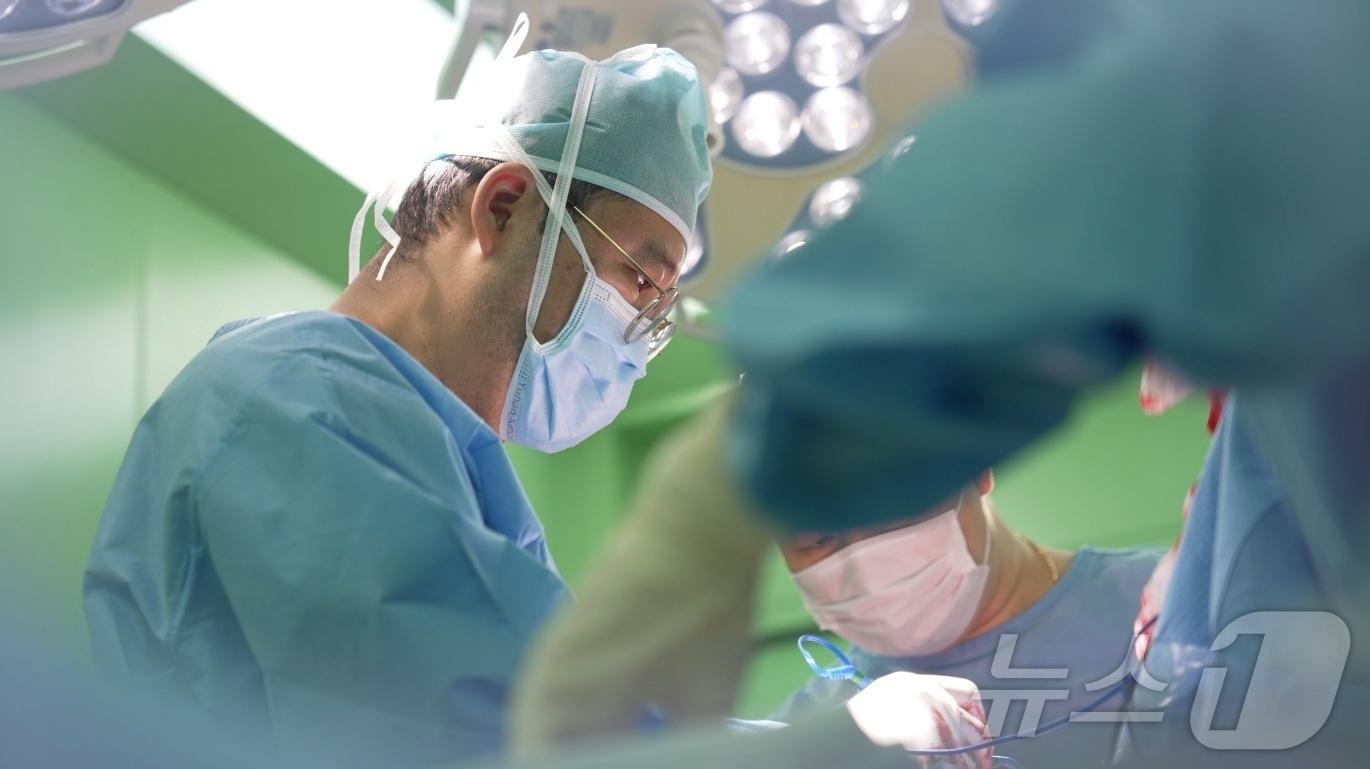 본문 이미지 - 뇌졸중 수술.(온종합병원 제공)