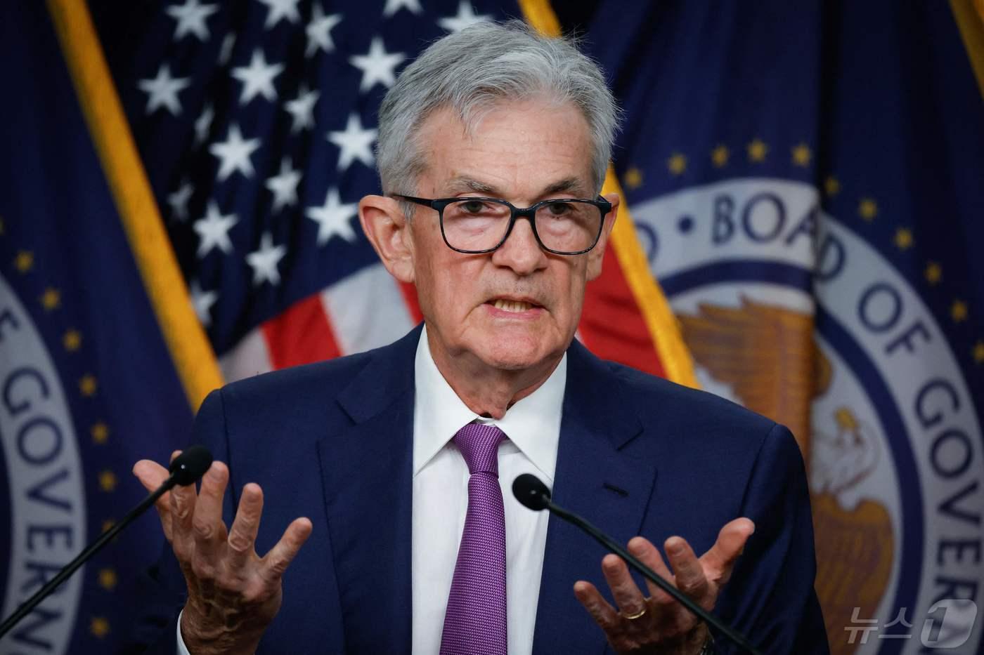 본문 이미지 - 제롬 파월 미국 연방준비제도(Fed·연준) 의장이 1일(현지시간) 워싱턴에서 FOMC가 기준금리를 연 5.25∼5.50%로 동결한 후 기자회견을 갖고 “현 통화정책 수준은 긴축적이라고 생각한다”고 밝히고 있다. 2024. 05..02 ⓒ AFP=뉴스1 ⓒ News1 우동명 기자