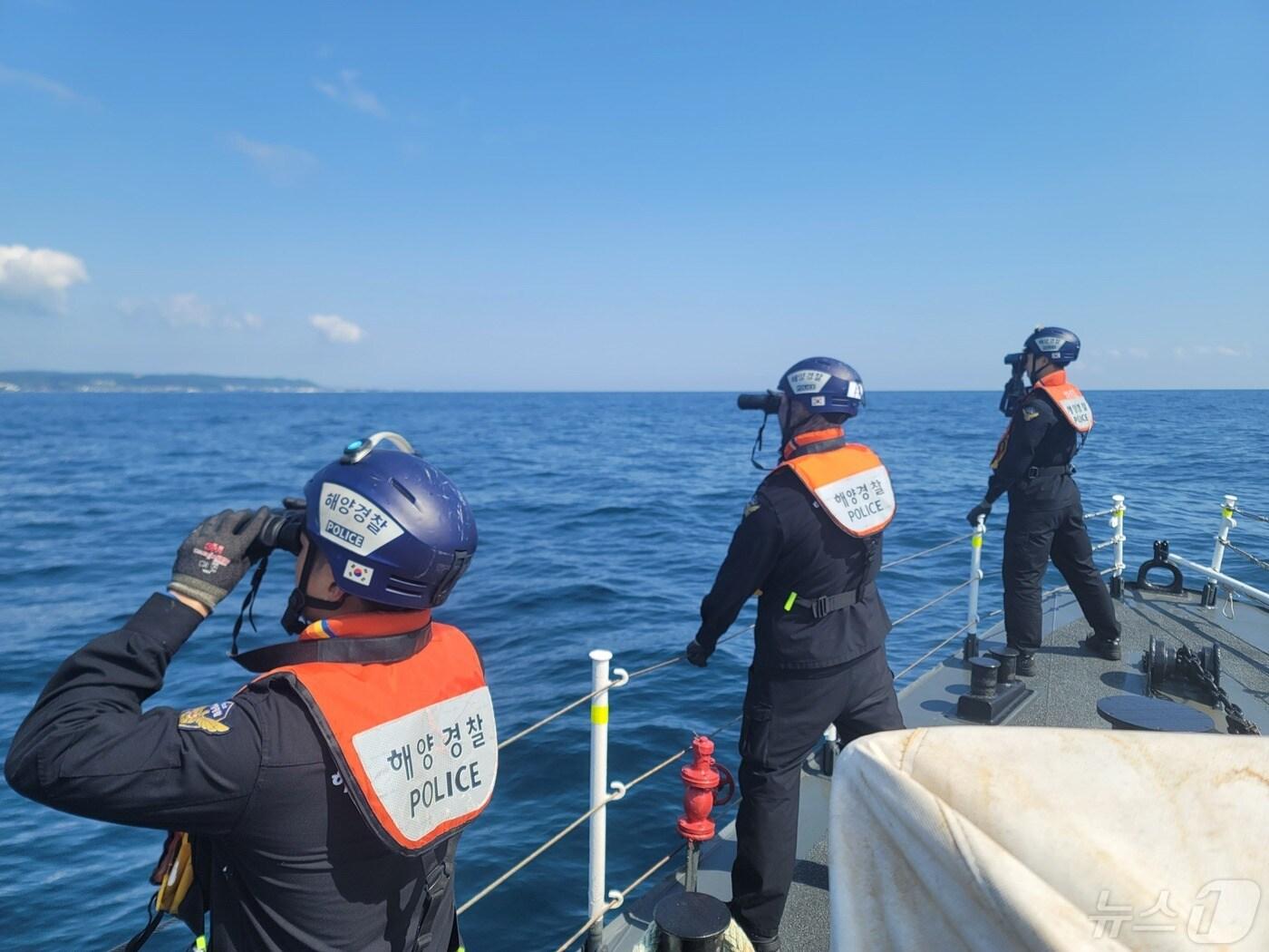 본문 이미지 - 2일 오전 8시3분쯤 경북 포항시 남구 호미곶 서방 4.3km 해상에서 2500톤급 급유선에 타고 있던 70대 선원이 실종돼 해경이 수색에 나섰다.(포항해양경찰서제공) 2024.5.2/뉴스1 