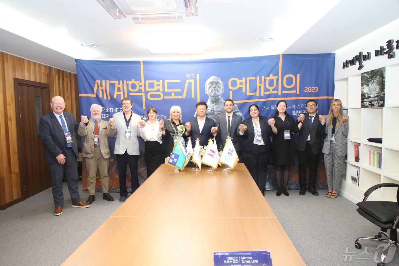 본문 이미지 - 제2회 세계혁명도시 연대회의 자료사진(정읍시 제공)2024.5.2/뉴스1 