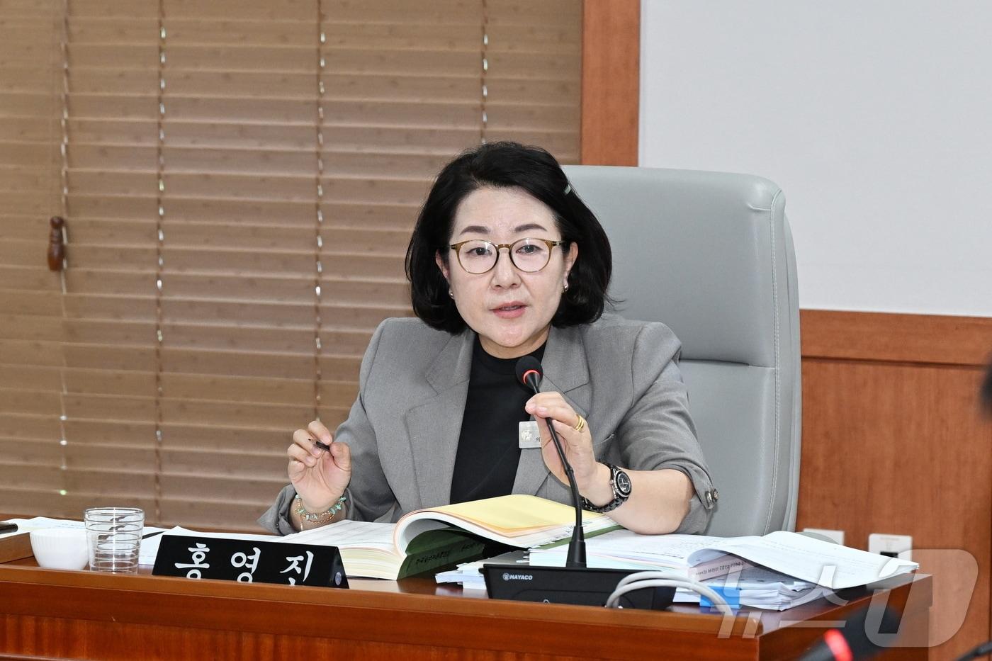 울산 중구의회 행정자치위원회 홍영진 의원은 지난 17일 열린 추경예산심의에서 중구청의 스탬프투어 졸속추진 우려를 제기했다. (중구의회 제공)