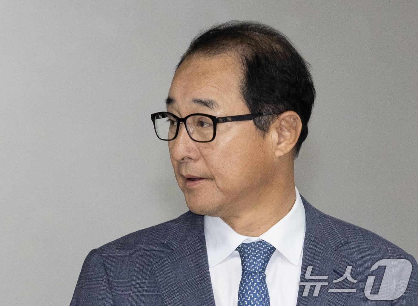 본문 이미지 - &#39;더불어민주당 전당대회 돈봉투 의혹&#39;으로 재판에 넘겨진 이성만 전 무소속 의원. /뉴스1 ⓒ News1 이재명 기자