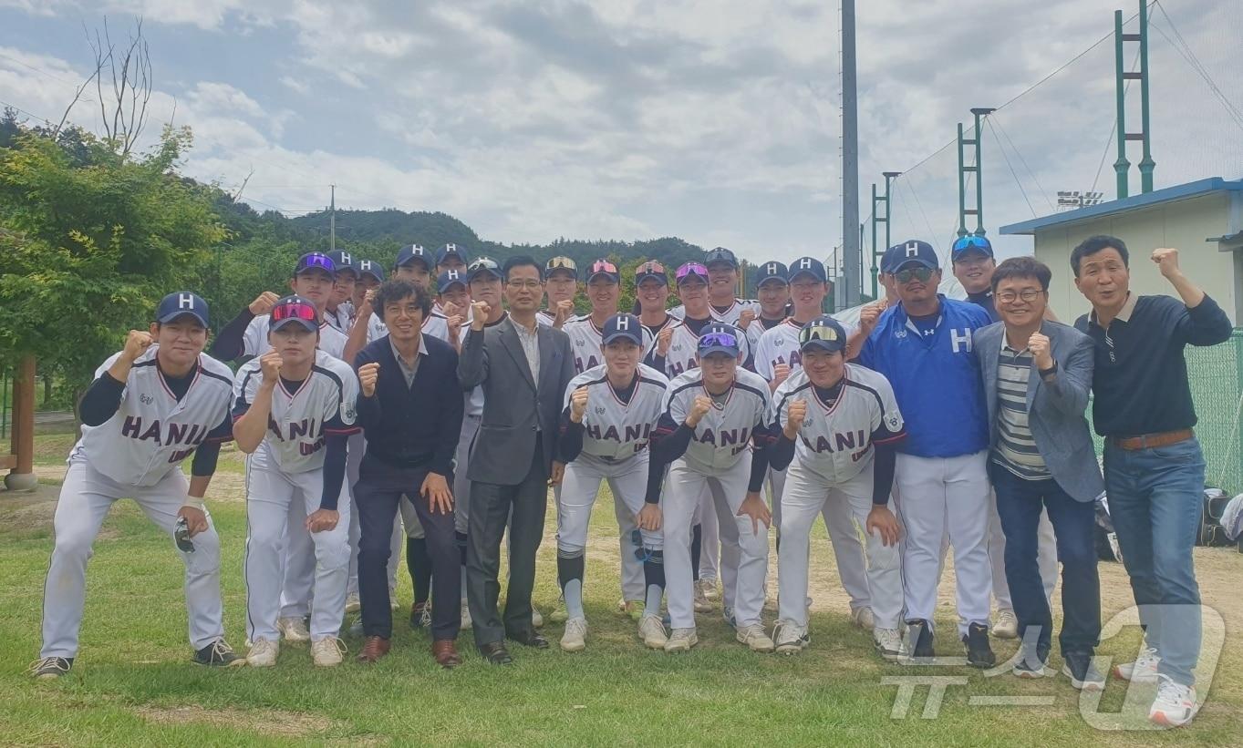 본문 이미지 - 한일장신대학교 야구팀이 대학 야구 U리그 대회 조별 리그에서 우승했다.(한일장신대 제공)2024.5.20/뉴스1