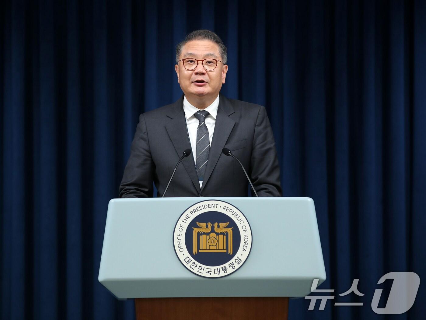 본문 이미지 - 박상욱 대통령실 과학기술수석이 20일 용산 대통령실 청사에서 AI정상회의 관련 브리핑을 하고 있다. 2024.5.20/뉴스1 ⓒ News1 오대일 기자